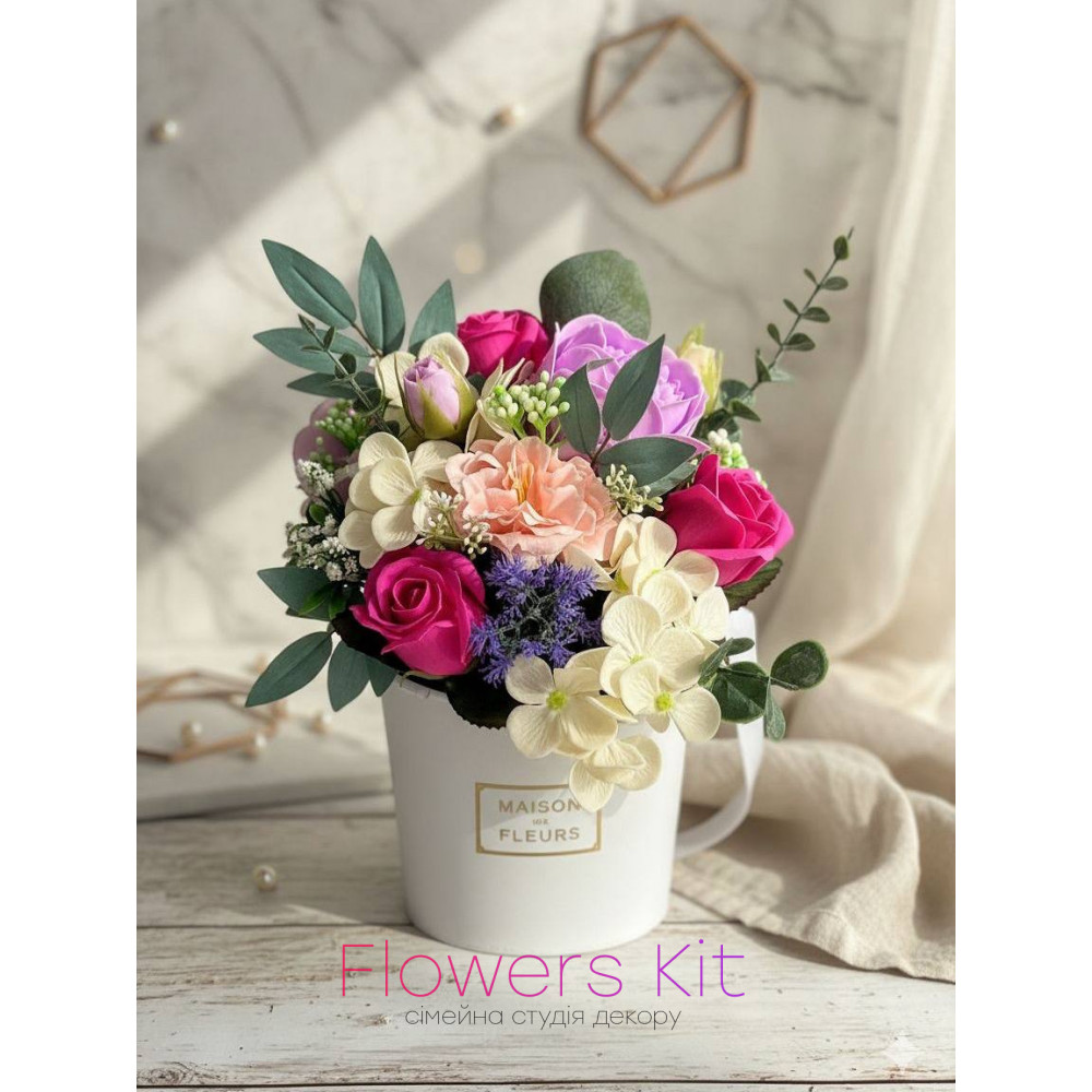 Букет с мыльными цветами «Белый бархат»